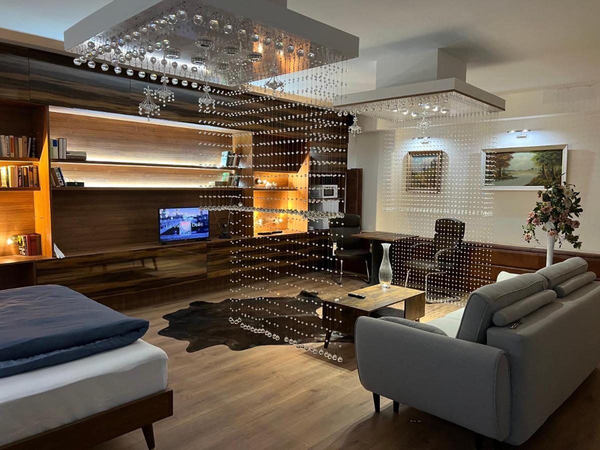 Business Box Apartment Bratislava Bagian luar foto