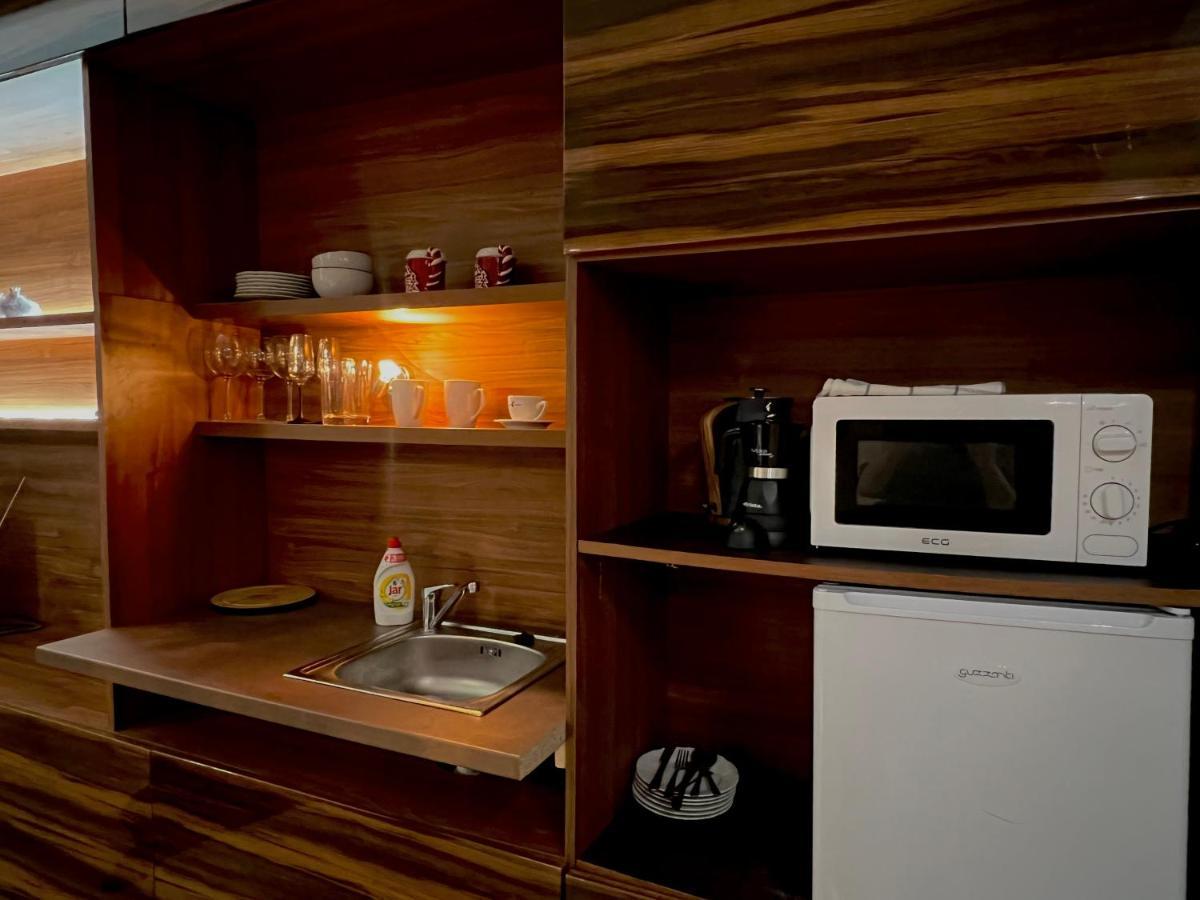 Business Box Apartment Bratislava Bagian luar foto